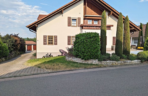 Hilzingen Apartment | Vacation apartment Blütenzauber in quiet location