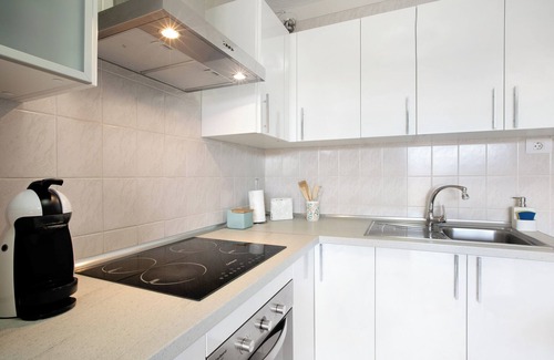 Los Gigantes Apartment | Vacation Apartment 'Apartamento Cerca De La Playa' with Shared Pool, Wi-Fi and Air Conditioning