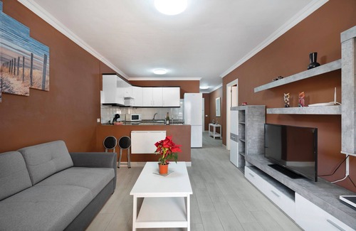 Puerto de Santiago Apartment | Vacation Apartment 'La Casita De Edu' with Shared Pool, Balcony and Wi-Fi
