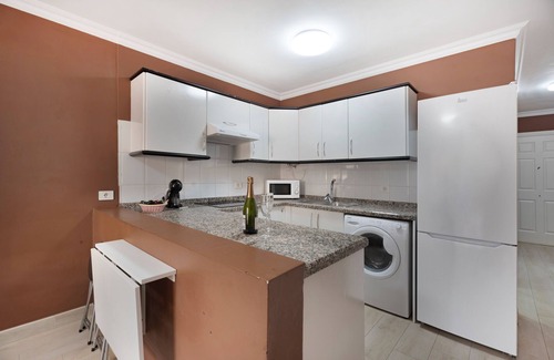 Puerto de Santiago Apartment | Vacation Apartment 'La Casita De Edu' with Shared Pool, Balcony and Wi-Fi