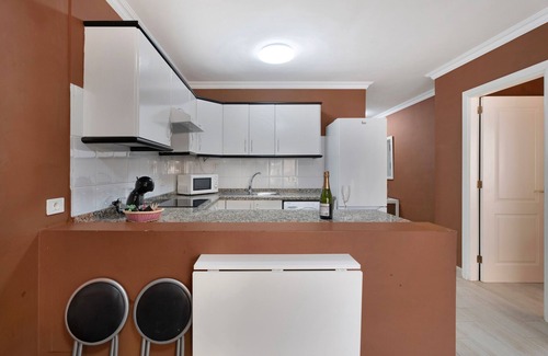 Puerto de Santiago Apartment | Vacation Apartment 'La Casita De Edu' with Shared Pool, Balcony and Wi-Fi