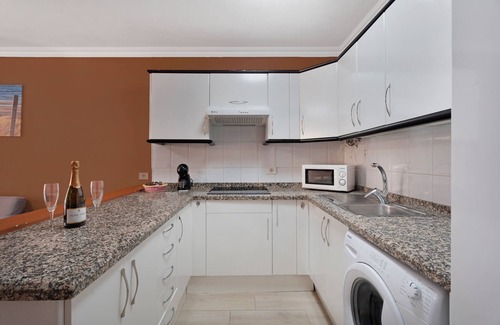 Puerto de Santiago Apartment | Vacation Apartment 'La Casita De Edu' with Shared Pool, Balcony and Wi-Fi