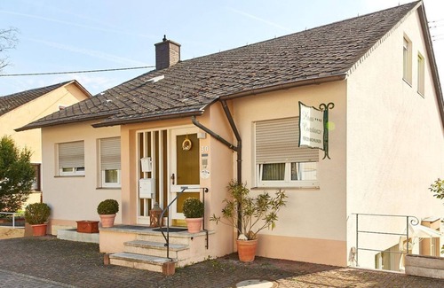 Kues Apartment | Vacation apartment Burgblick - House Constanze