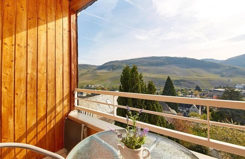 Kues Apartment | Vacation apartment Burgblick - House Constanze