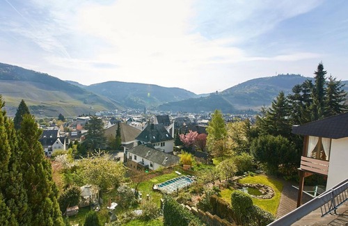Kues Apartment | Vacation apartment Burgblick - House Constanze