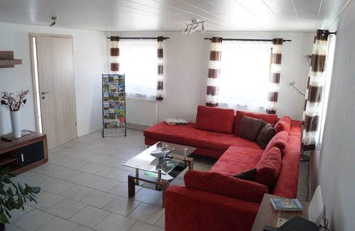 Niederalteich Apartment | Vacation apartment 1, Denk family, 120m² central location, directly on the blue Danube