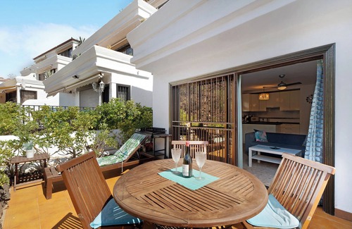 Complejo turistico Amarilla Golf Apartment | Vacation Apartment 'Blue Dream Pebble Beach' with Sea View, Shared Pool and Wi-Fi