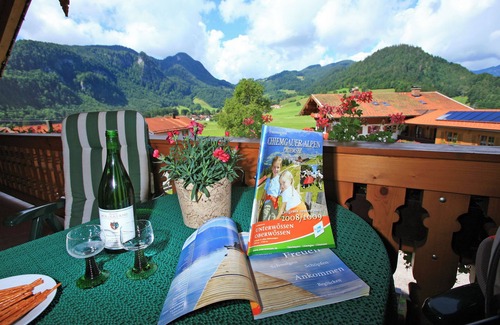 Unterwoessen Apartment | Vacation apartment 2, bright attic apartment with a wonderful mountain panorama