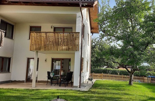 Obing Apartment | Vacation apartment 3 - ground floor 53 m², with terrace, near Chiemsee