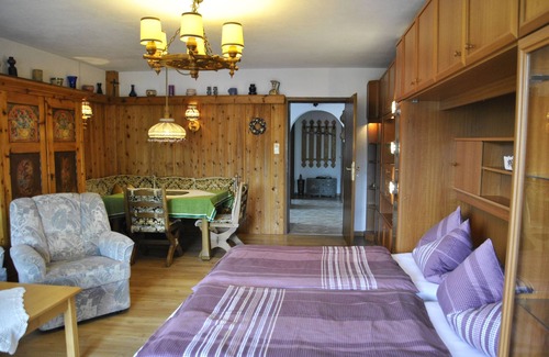 Mittenwald Apartment | Vacation apartment 'am Oberen Rain', cozy 1-room apartment with mountain view at the edge of the forest