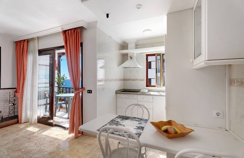 Candelaria Apartment | Vacation Apartment 'Apartamento El Descanso' with Sea View, Shared Pool and Wi-Fi