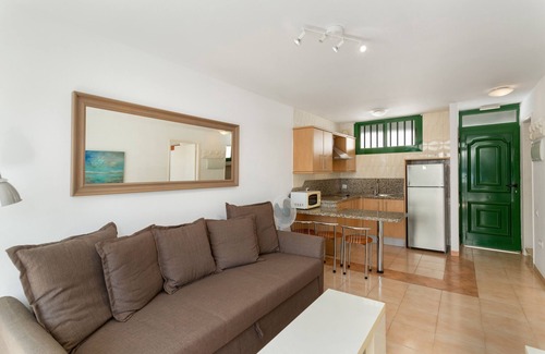 Playa del Ingles Apartment | Vacation Apartment 'Apartamento Yumbo Centro' with Shared Pool, Private Balcony and Wi-Fi