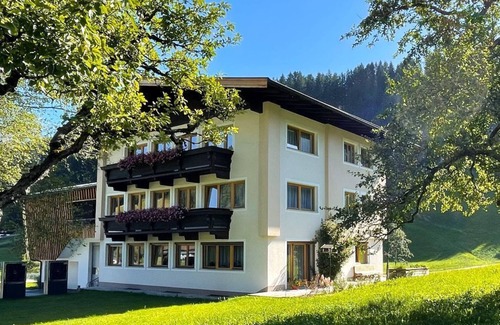 Kelchsau Apartment | Vacation apartment "Almrausch" - Guesthouse Fohringer