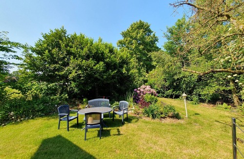 Uplengen Apartment | Vacation apartment Am Traumgarten - Upper floor - Ferienwohnungen Am Traumgarten 35646
