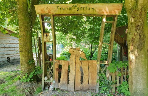 Uplengen Apartment | Vacation apartment Am Traumgarten - Upper floor - Ferienwohnungen Am Traumgarten 35646