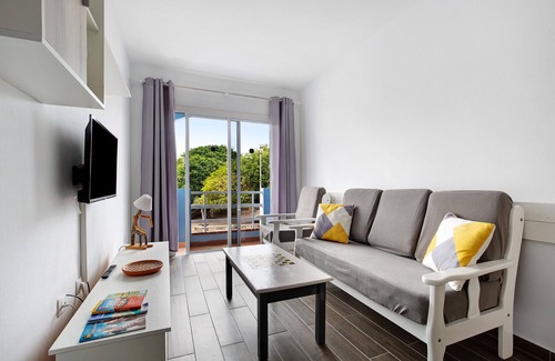 Tarajalejo Apartment | Vacation Apartment 'Buena Fuerte Apartamentos Playa' with Sea View, Shared Terrace and Wi-Fi