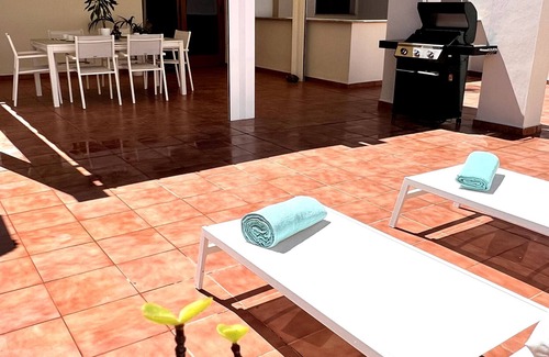 Los Silos Apartment | Vacation Apartment 'Con Gran Terraza Y Vistas' with Balcony, Wi-Fi and Air Conditioning