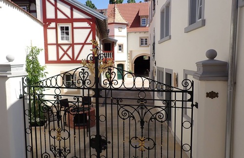 Grosskarlbach Apartment | Vacation apartment "Himmelreich" in the old winery
