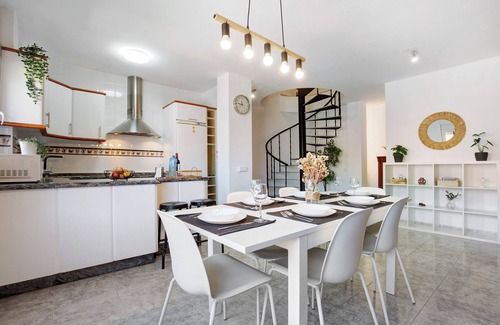 Gran Tarajal Apartment | Vacation Apartment 'Vv 'tirba' Precioso Duplex' with Balcony and Wi-Fi