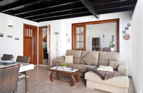 Playa Blanca Villa | Vacation Apartment 'Casa Vista Hermosa' with Sea View, Private Terrace and Wi-Fi