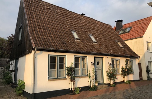 Schleswig Apartment | Vacation apartment "Fischerhuus Schleswig" - only 100 meters from the water