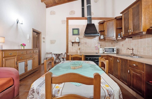 Las Galletas Apartment | Vacation Apartment 'Finca La Bonita Ap P1' with Shared Pool, Shared Terrace and Wi-Fi