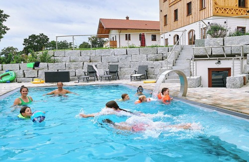 Chieming Apartment | Vacation apartment Hochplatte, 1-4pers., 2sep. SZ, 1ST FLOOR + 2ND FLOOR