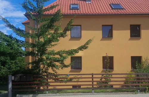 Dolzschen Apartment | Vacation apartment in an area characterized by wine and fruit growing