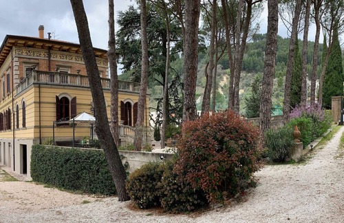 Foligno Apartment | Vacation Apartment La Dimora del Musicista with Mountain View, Wi-Fi & Garden