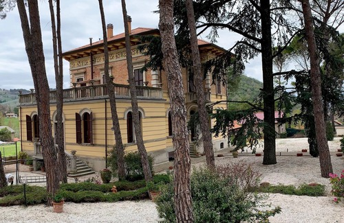 Foligno Apartment | Vacation Apartment La Dimora del Musicista with Mountain View, Wi-Fi & Garden