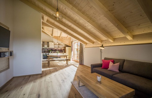 Niederaudorf Apartment | Vacation apartment Obstgarten im Zuhaus, 90 sqm with east-facing balcony and two bedrooms
