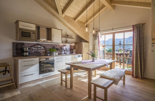 Niederaudorf Apartment | Vacation apartment Obstgarten im Zuhaus, 90 sqm with east-facing balcony and two bedrooms