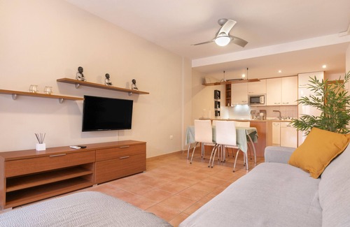 Costa Adeje Apartment | Vacation Apartment 'Paradise Beach Bay' with Shared Pool, Wi-Fi and Air Conditioning