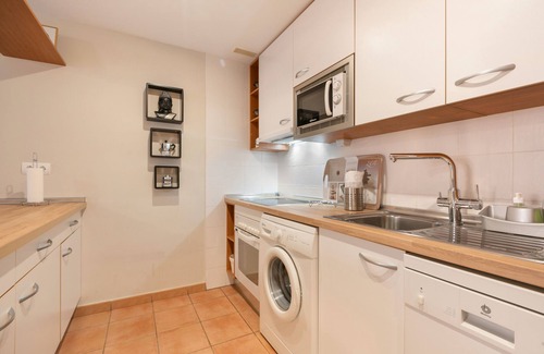 Costa Adeje Apartment | Vacation Apartment 'Paradise Beach Bay' with Shared Pool, Wi-Fi and Air Conditioning