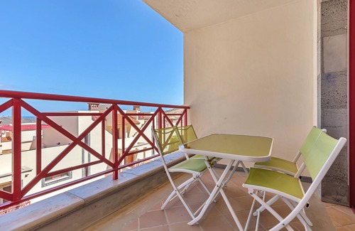 Morro Jable Apartment | Vacation Apartment 'Precioso Triple En Jandía Beach' with Sea View, Shared Pool and Wi-Fi