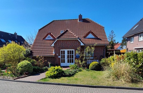 Wangerooge Apartment | Vacation apartment Strandkorb (ground floor), shower, WC, 2 bedrooms - house am-Mittelpunkt.de