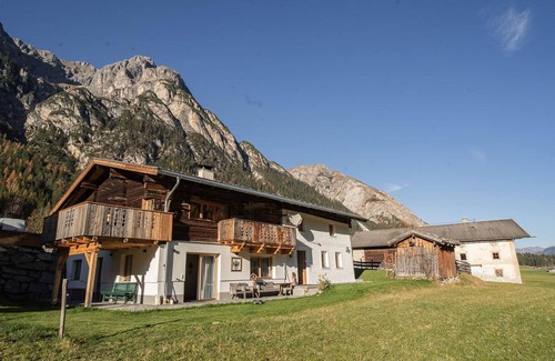 Gschnitz Apartment | Vacation apartment Sarah - Apartment with 2 bedrooms, garden