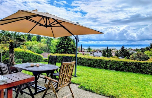 Daisendorf Apartment | Vacation apartment with a view of Lake Constance under palm trees