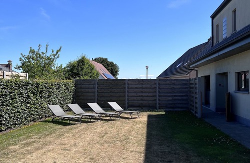 De Haan Apartment | Vacation apartment with garden 1.5 km from the sea.