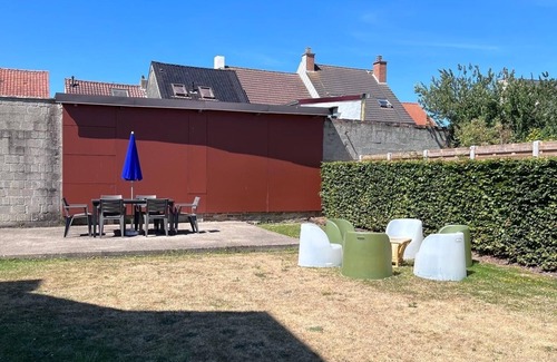 De Haan Apartment | Vacation apartment with garden 1.5 km from the sea.