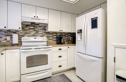 New Smyrna Beach Condo | Vacation at our 1 bedroom Beach Villa lots of amenities including Pickleball