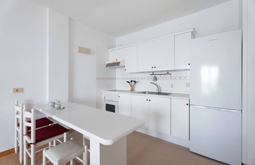 Bajamar Apartment | Vacation 'Bajamar Seaview' with Sea View, Shared Pool and Wi-Fi