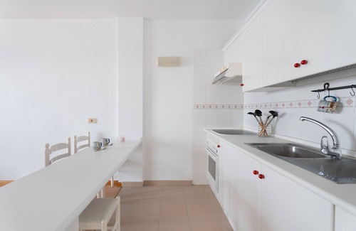Bajamar Apartment | Vacation 'Bajamar Seaview' with Sea View, Shared Pool and Wi-Fi