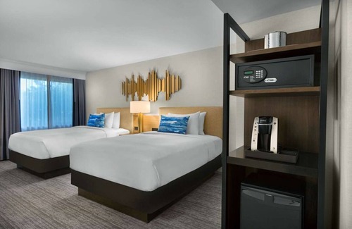 Milpitas Hotel | Vacation Day Is Always A Great Idea! w/Outdoor Pool, Near Pinewood Park!