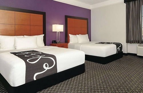 Guasti Hotel | Vacation Day Is Always A Great Idea! 3 Relaxing Units Near Ontario Town Square