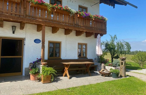 Breitbrunn a. Chiemsee Apartment | Vacation apartment for 2-6 persons, 70 sqm, 2 bedrooms, large living room, balcony. South-facing balcony