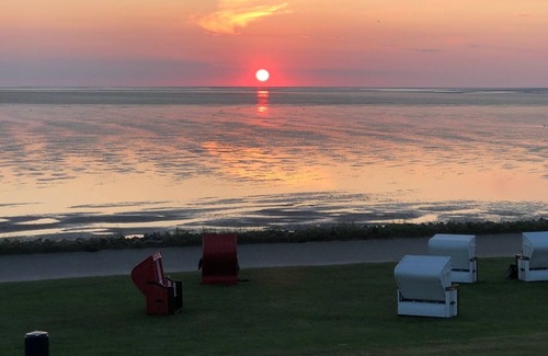 Friedrichskoog-Spitze House | Vacation home starboard quietly located large terrace only 300m to the beach/sea