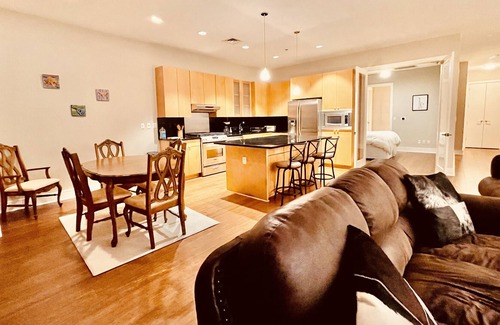 Waller Creek District Condo | Vacation Downtown Austin with hot tub