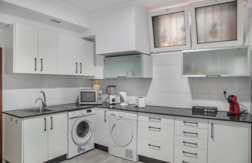 Las Palmas de Gran Canaria Apartment | Vacation 'Cerca De La Playa' with Wi-Fi and Air Conditioning