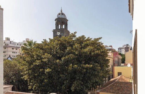 Santa Cruz de Tenerife Apartment | Vacation Apartment 'La Alameda' with Sea View, Wi-Fi and Air Conditioning